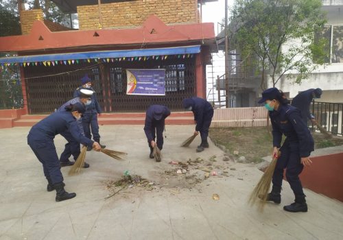 सहिद दिवसको अवसरमा धादिङ प्रहरीद्वारा मन्दिर सरसफाई