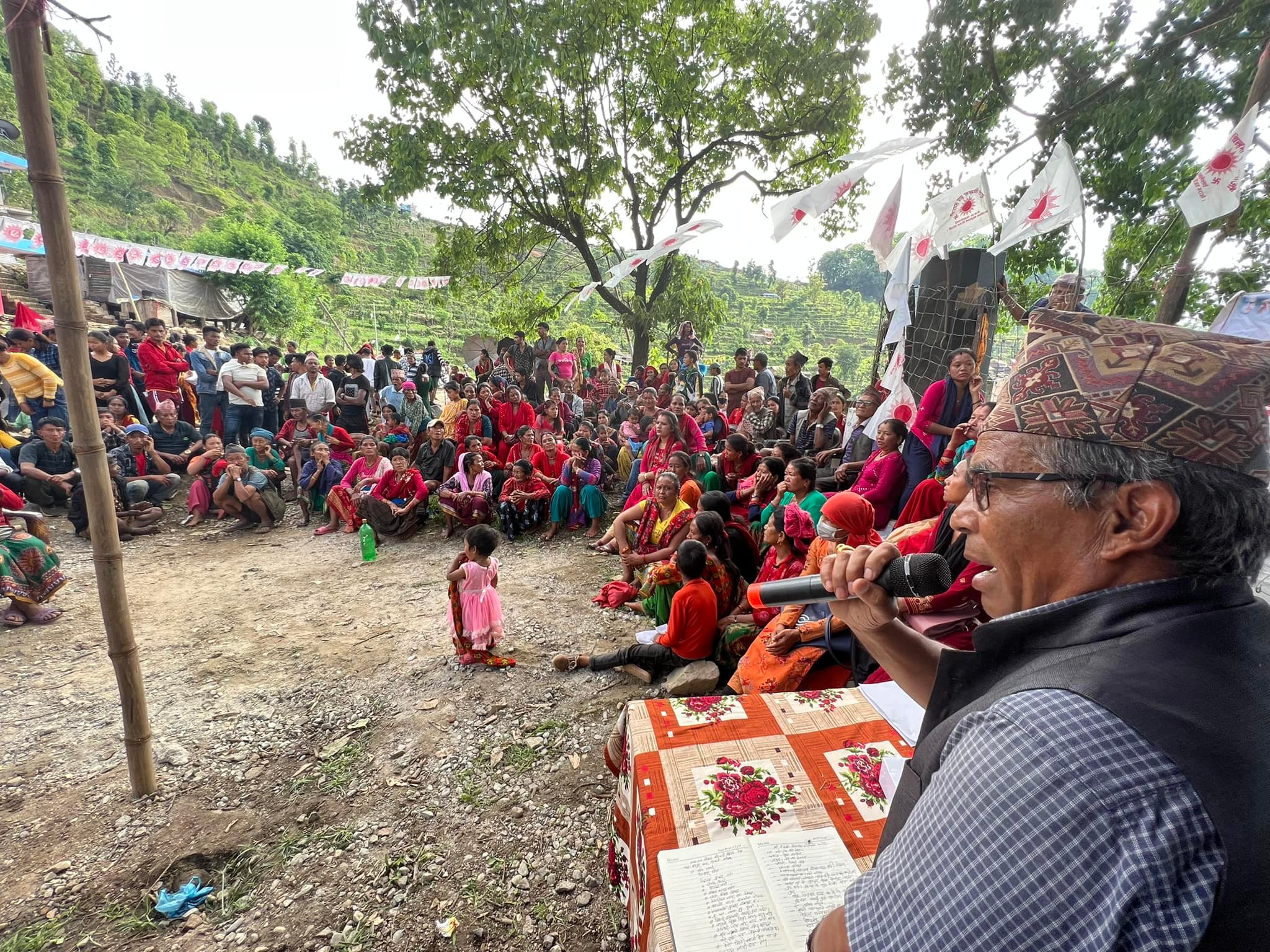 उम्मेदवारहरु दौडधुपमा व्यस्त,धादिङको बिभिन्न स्थानमा चुनाबी सभा