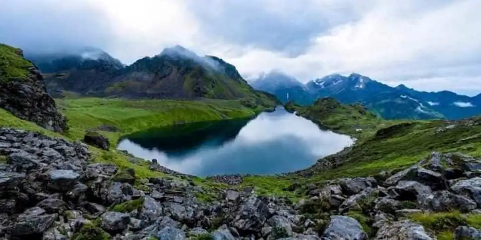 मेमे पोखरी घुम्न गएका एकको मृत्यु, एक बेपत्ता