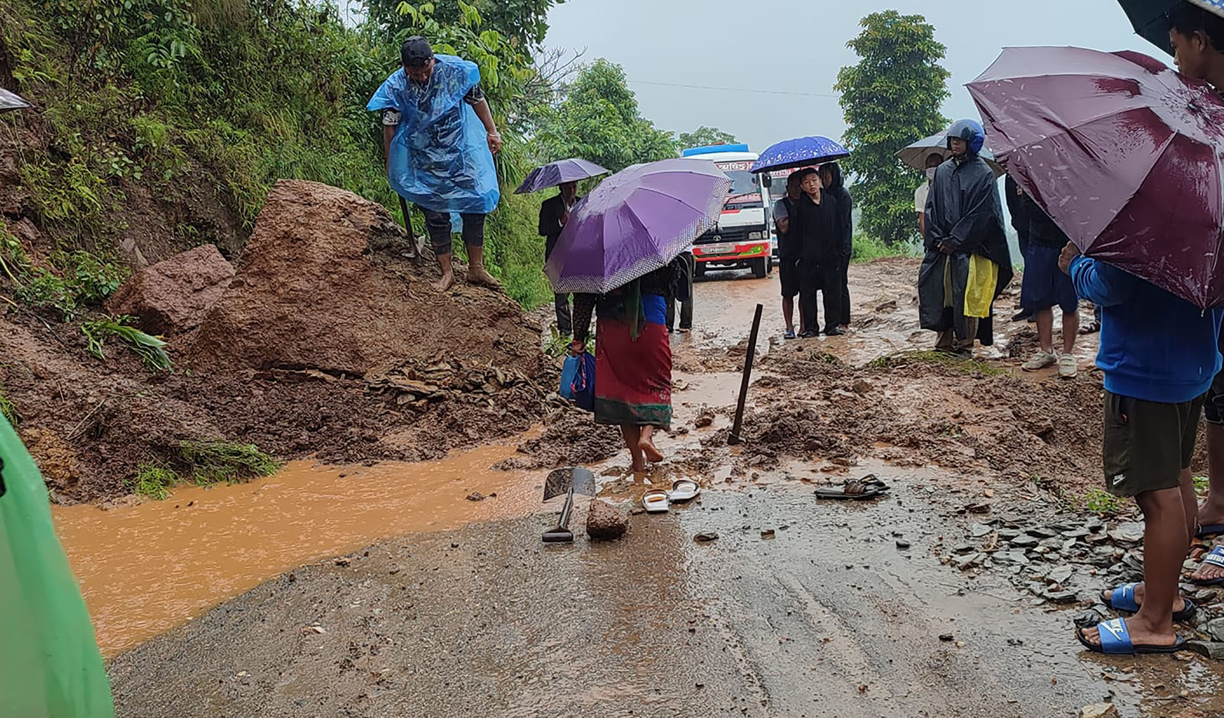 पृथ्वीराजमार्ग सञ्चालनमा, ग्रामीण सडकहरु अवरुद्ध