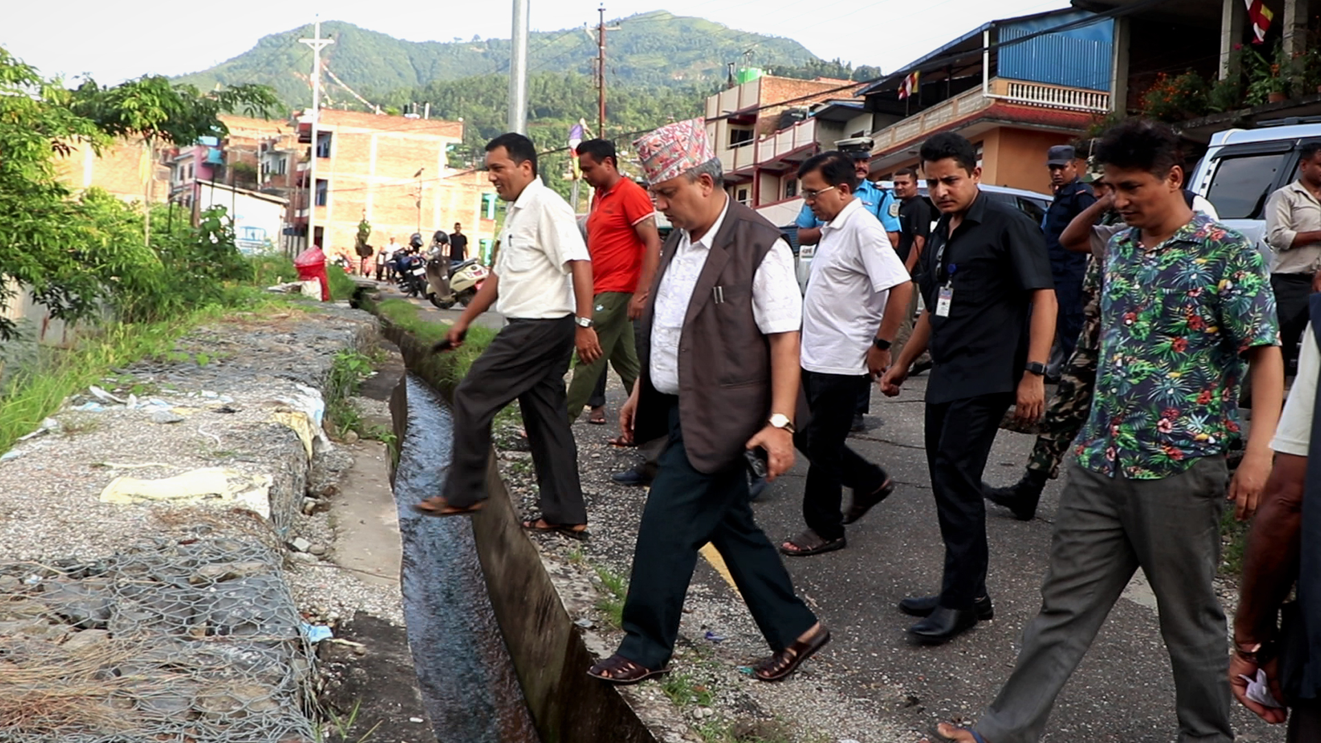 सिरानबजार स्थित भासिएको मुलसडकमा मुख्यमन्त्रि जम्कट्टेलद्वारा निरीक्षण,तत्काल काम शुरु गर्ने प्रतिवद्धता