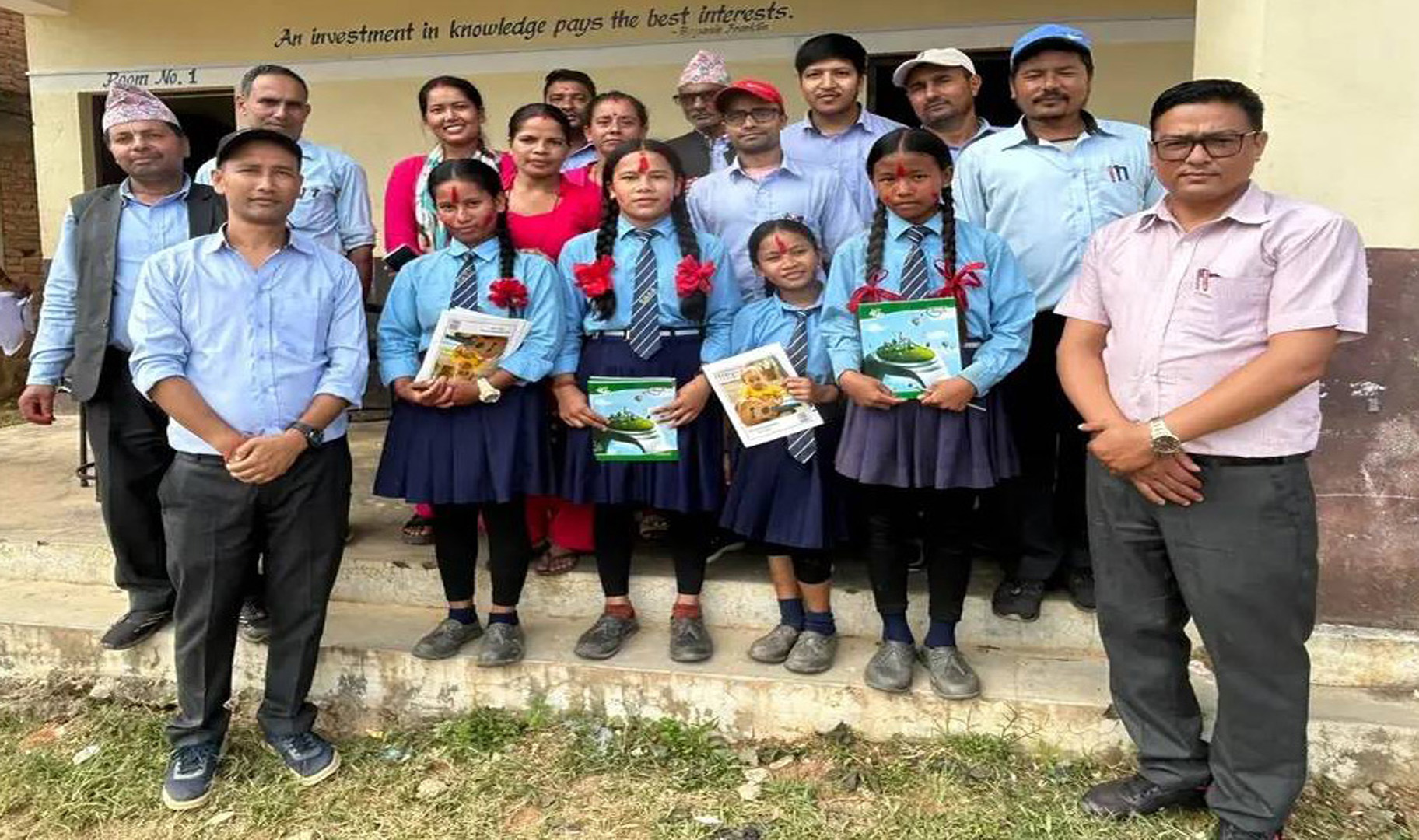 सांकोष माविमा बिजेता विद्यार्थीलाई पुरस्कार वितरण