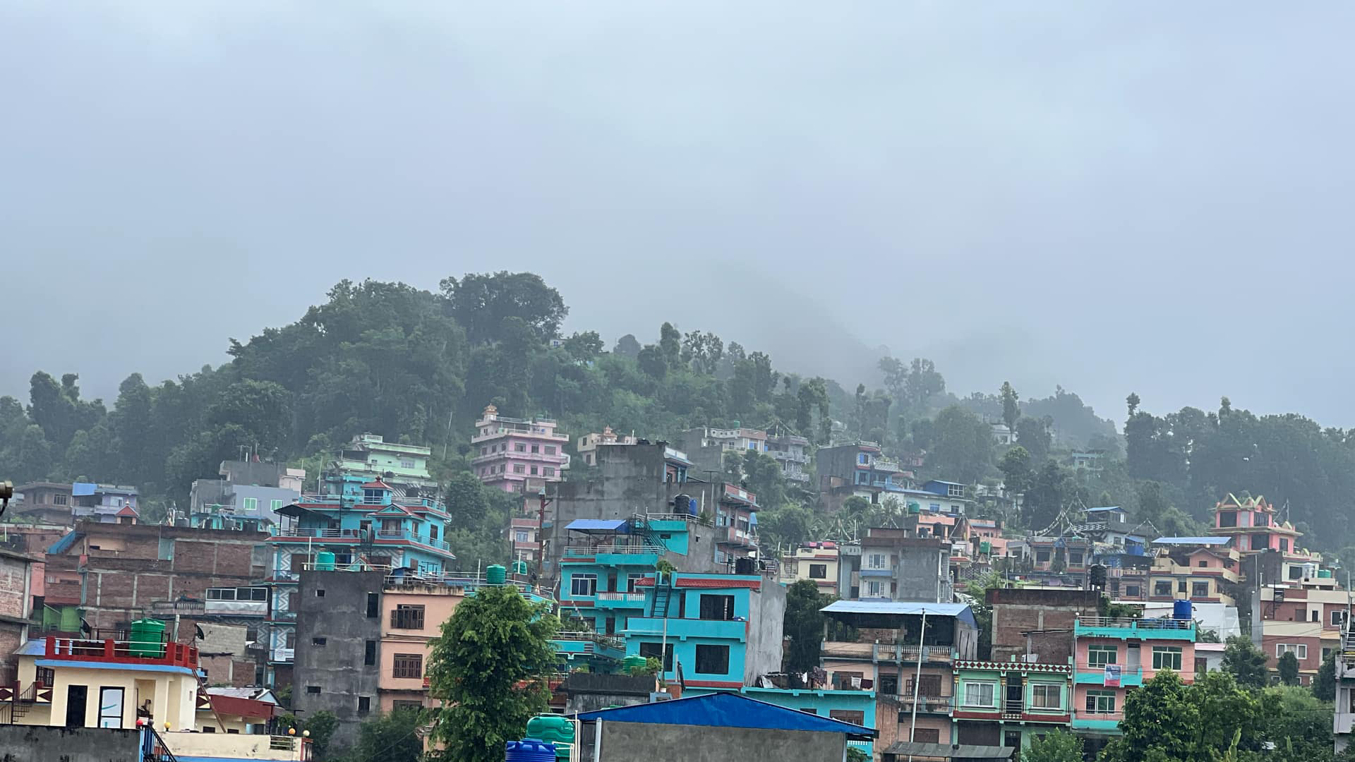 धादिङबेशी आसपासमा बिहानैदेखि हल्का बर्षा