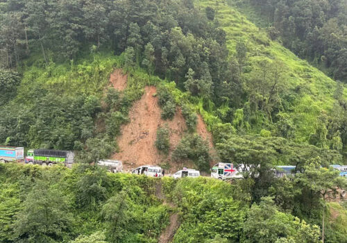 नागढुङ्गा पहिरोको अपडेट : सडक एकतर्फी खुल्यो