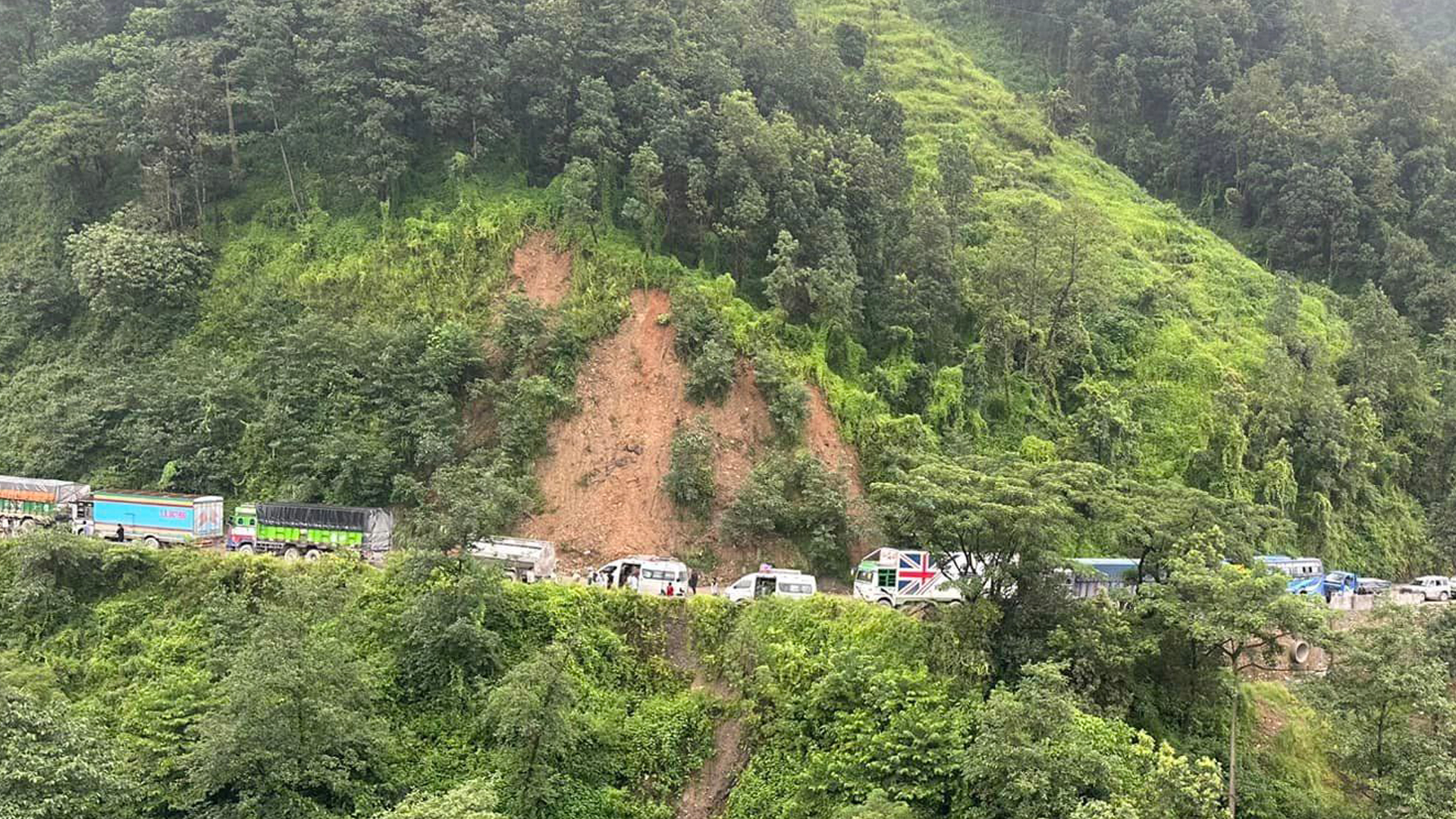 नागढुङ्गा पहिरोको अपडेट : सडक एकतर्फी खुल्यो