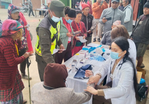 नीलकण्ठ ८ को देउराली चौतारामा निशुल्क स्वास्थ्य परीक्षण, १ सय २५ जना स्थानीय लाभान्वीत