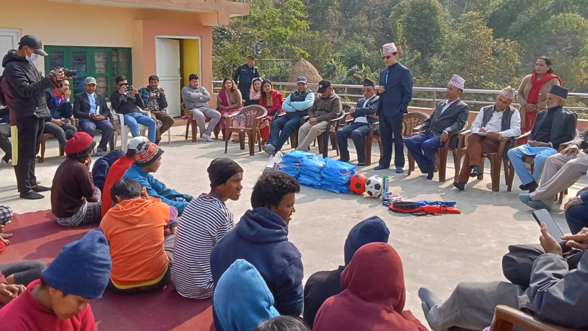 प्रजातन्त्र दिवसको अबसरमा बौद्धिक अपांग विद्यालयमा खेलकुद र स्टेशनरी सामाग्री वितरण